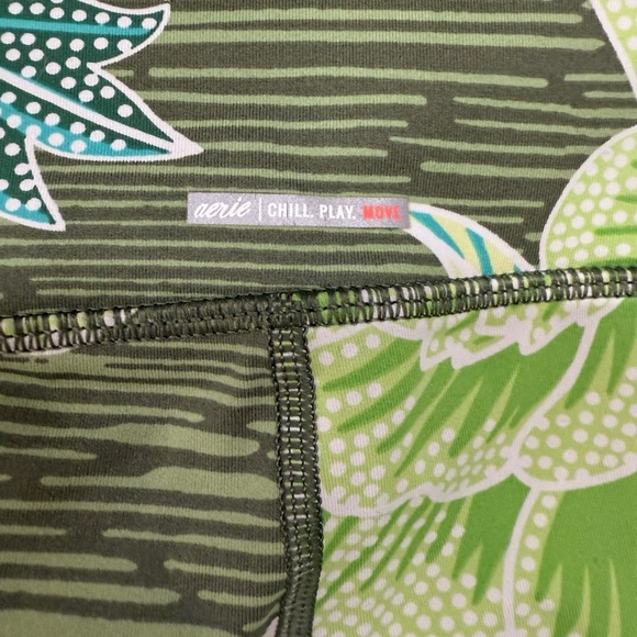 Aerie Chill Play Move Legging Women’s Size Small Green Flower Pattern Theme - Picture 3 of 8
